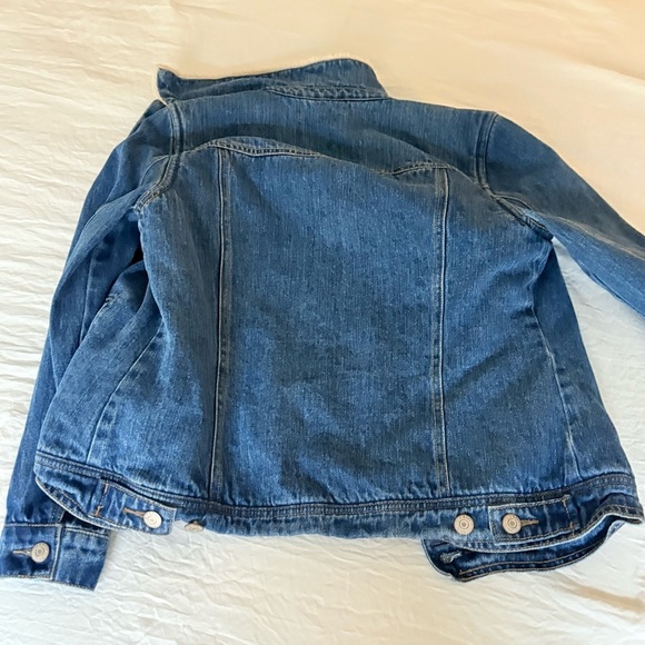 Old Navy Women's Blue Denim Sherpa Trucker Jacket - Picture 11 of 15